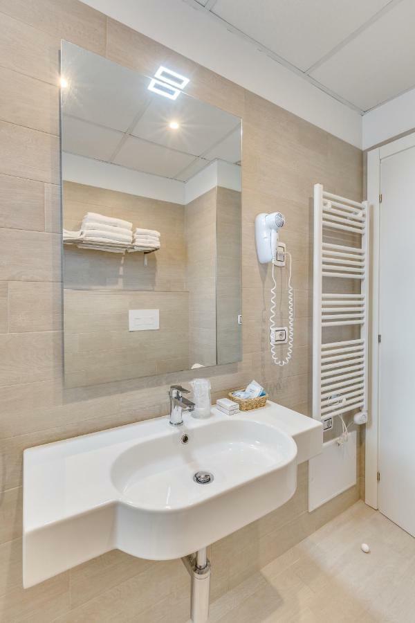 Apartaments Suites Ambassador Каорле Екстер'єр фото