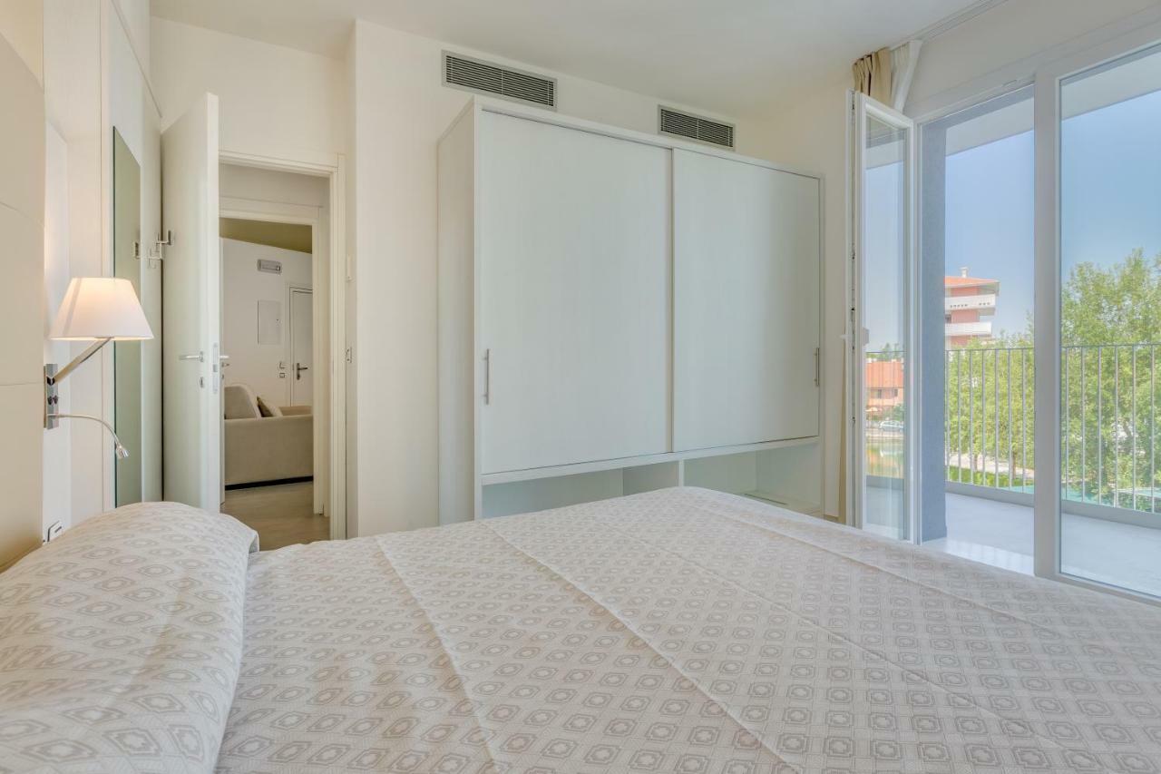 Apartaments Suites Ambassador Каорле Екстер'єр фото
