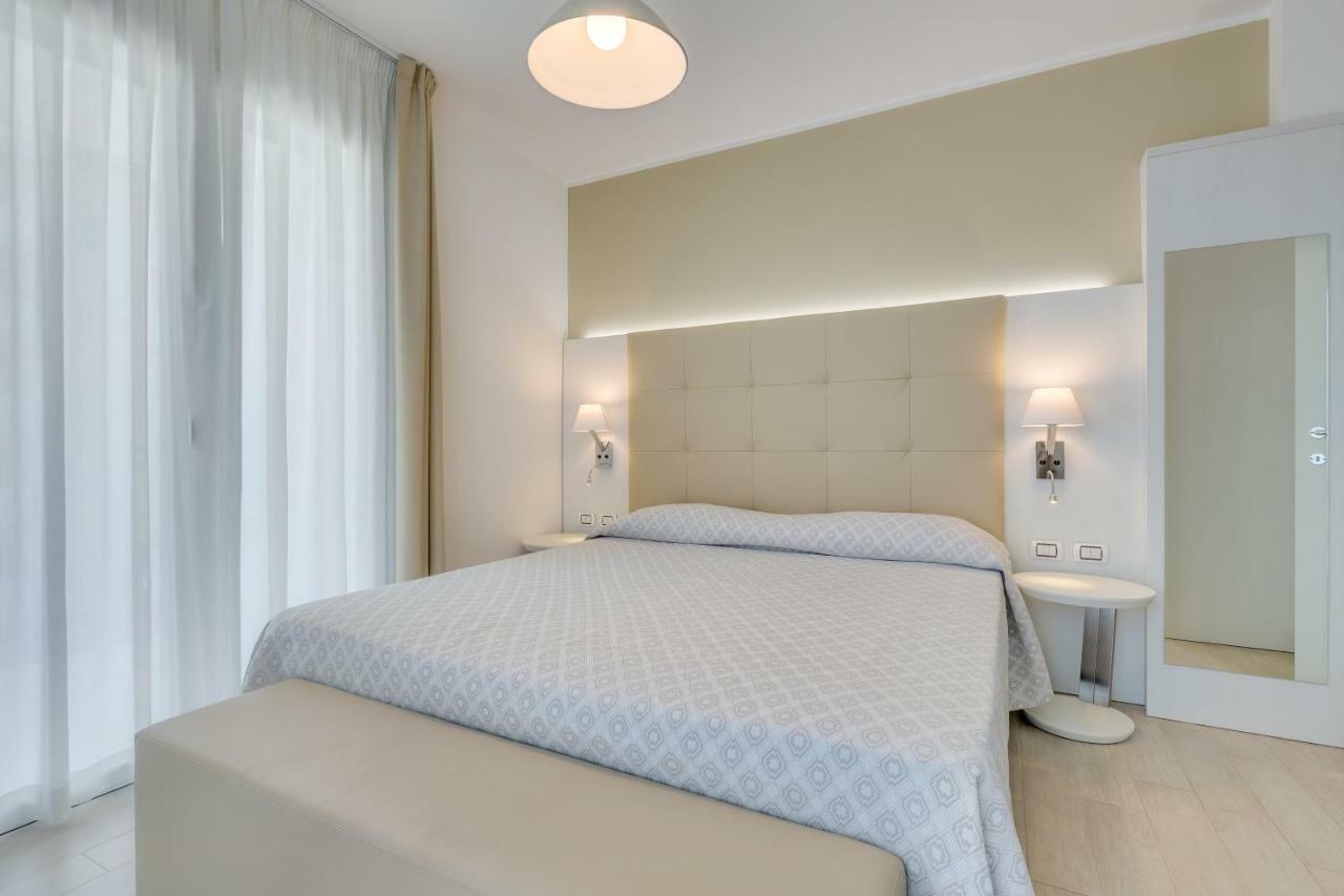 Apartaments Suites Ambassador Каорле Екстер'єр фото