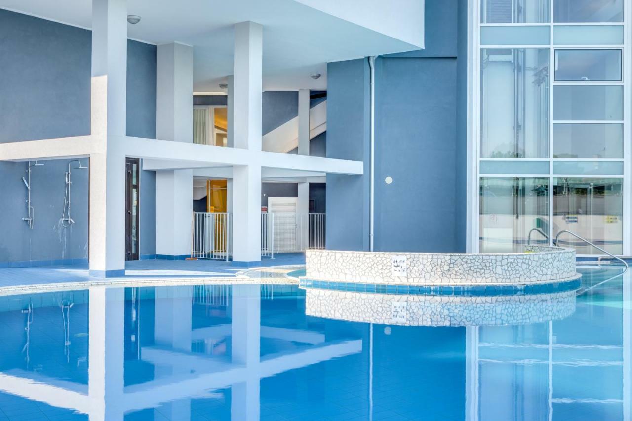 Apartaments Suites Ambassador Каорле Екстер'єр фото