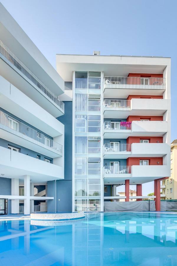 Apartaments Suites Ambassador Каорле Екстер'єр фото
