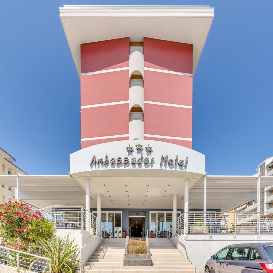 Apartaments Suites Ambassador Каорле Екстер'єр фото