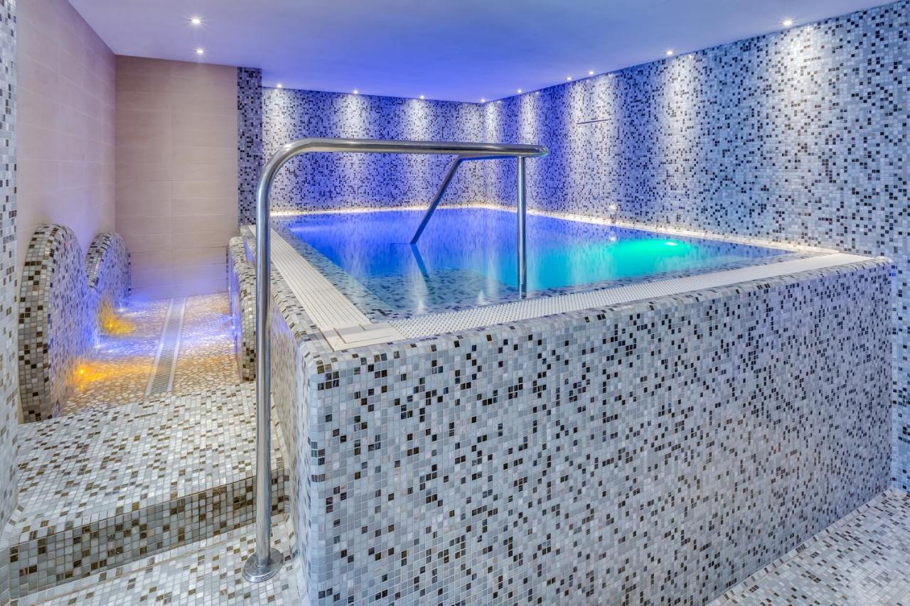 Apartaments Suites Ambassador Каорле Екстер'єр фото