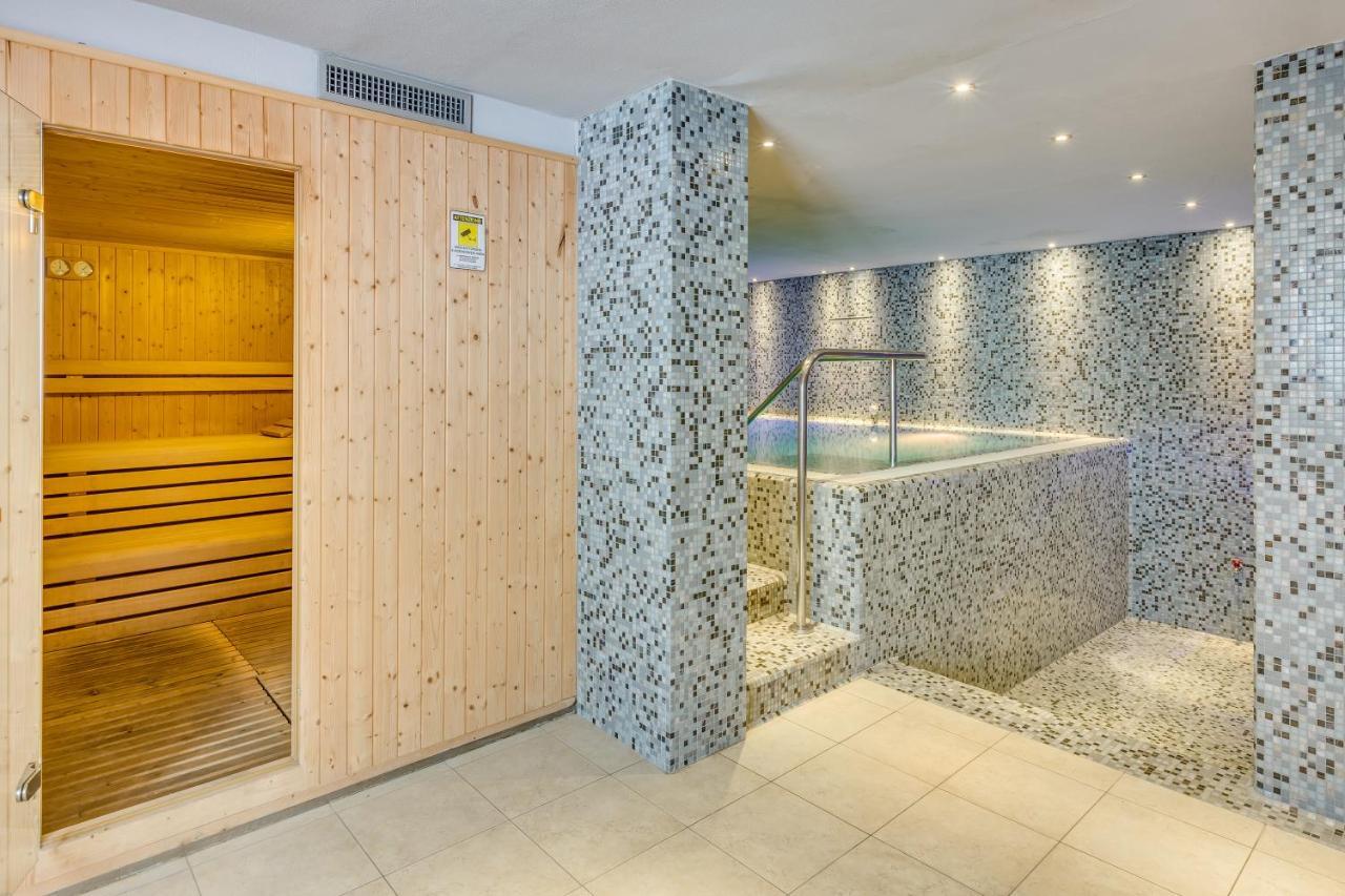Apartaments Suites Ambassador Каорле Екстер'єр фото